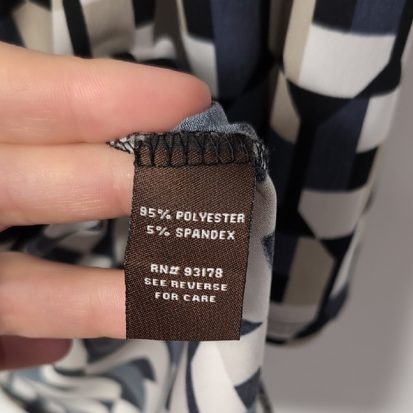 Adrienne Vittadini | Black Geometric 3/4 Sleeve Cowl Neck Top Size L - Picture 9 of 10